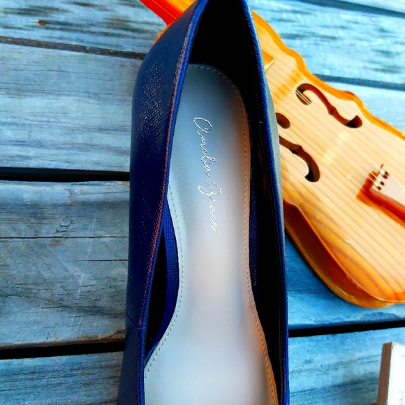 Ameila Grace Macee Navy Pumps - Picture 1 of 7